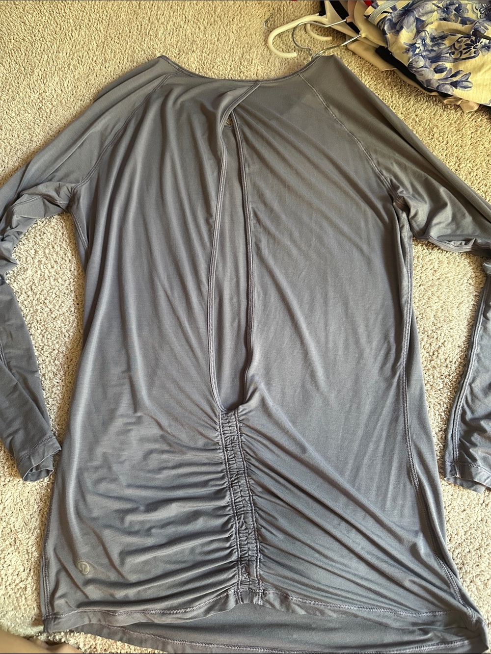 Lululemon grey butterknit open back scrunch top. Size small, EUC